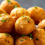 Pão de aveia fofinho com poucos ingredientes que fica pronto num pulo